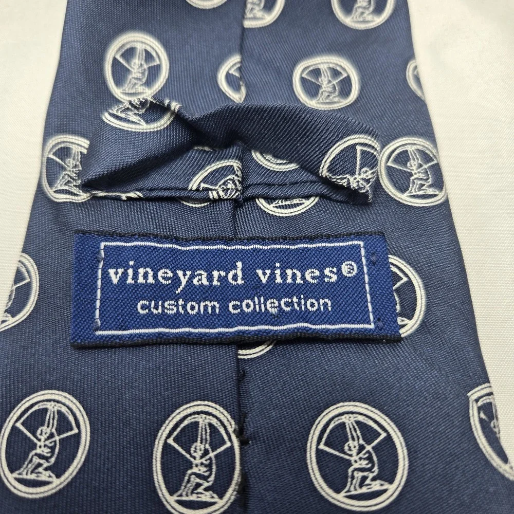 Vineyard Vines Custom Collection Cranbrook Handmade Silk Neck Tie Navy Academia